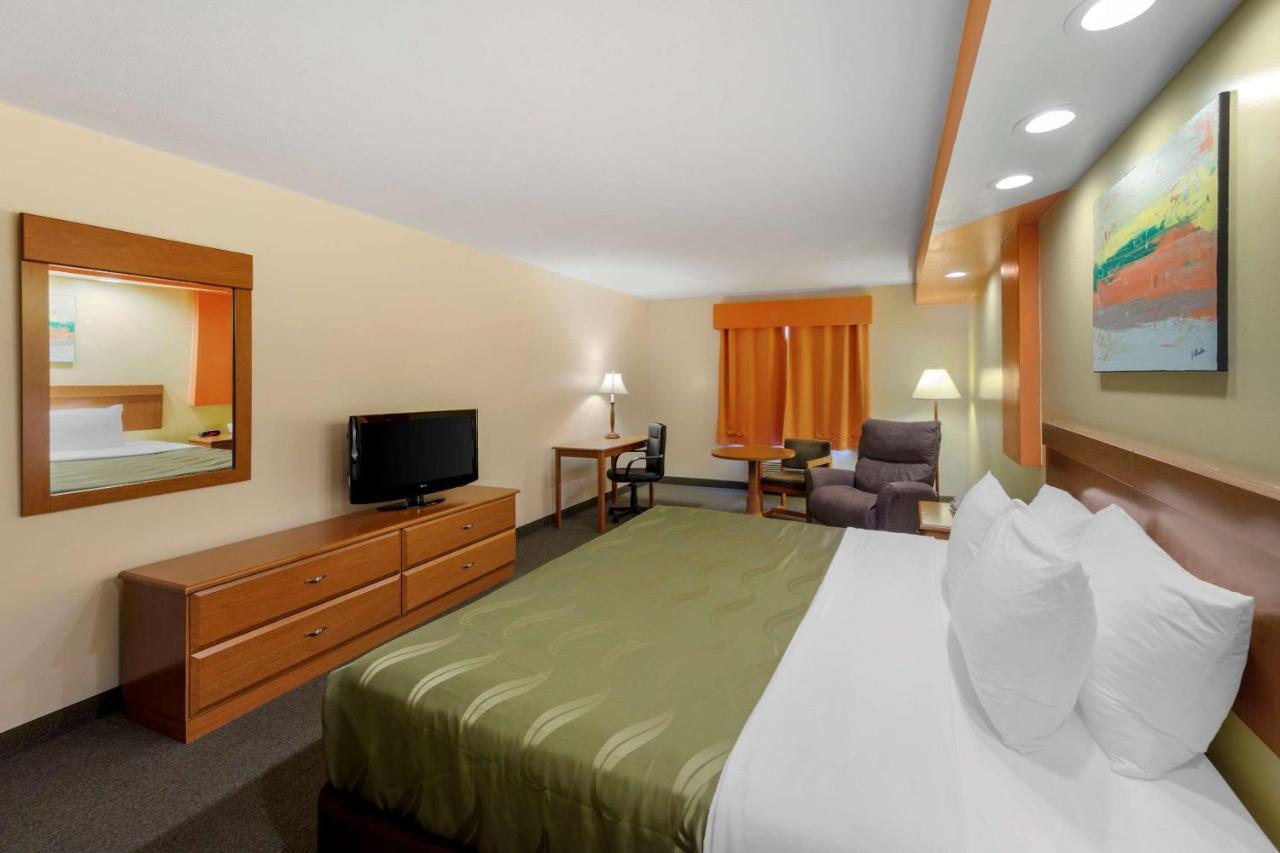 Quality Inn Hamilton Экстерьер фото