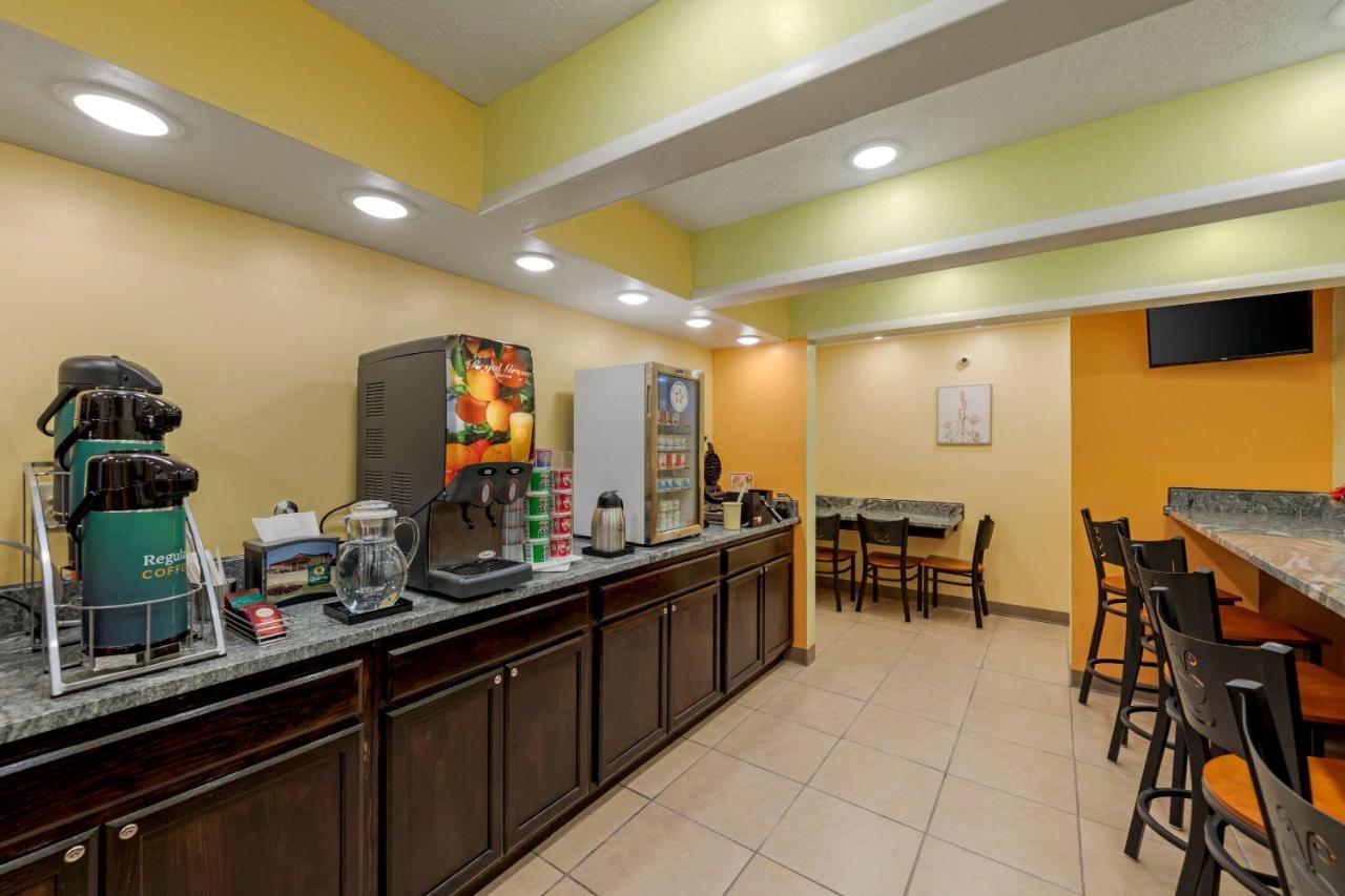 Quality Inn Hamilton Экстерьер фото