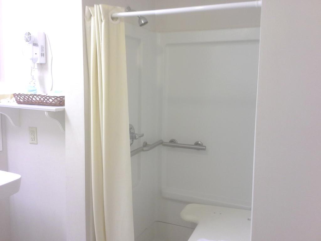 Quality Inn Hamilton Экстерьер фото